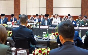 Menteri Pertahanan Republik Indonesia Sjafrie Sjamsoeddin bersama Menteri Luar Negeri RI Sugiono menghadiri Pertemuan 2+2 ke-2 Menteri Luar Negeri dan Menteri Pertahanan Republik Indonesia–Republik Rakyat Tiongkok (RRT) di Jakarta. (Dok. Menterit Pertahanan)