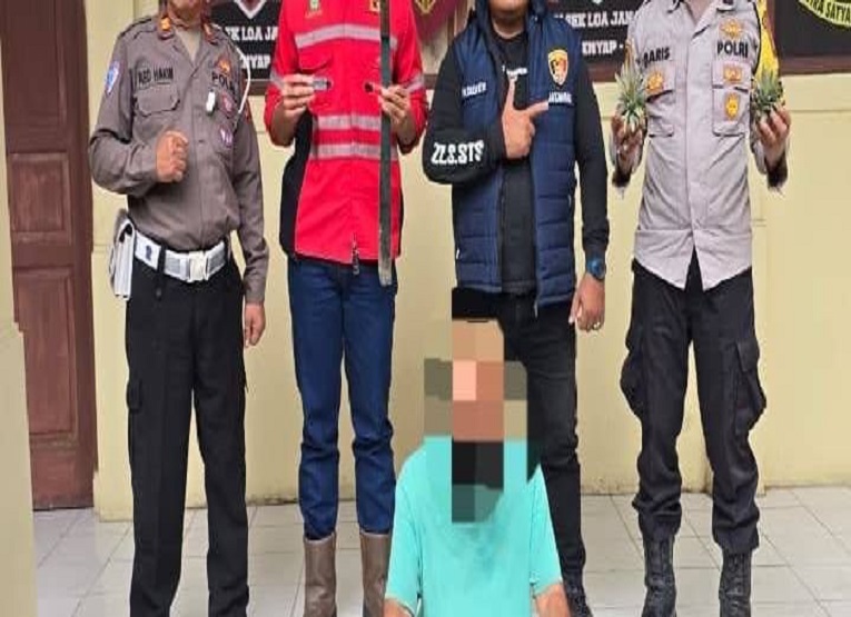 Pelaku Saat di Amankan Petugas Kepolisian. (Dok. Loa Janan)