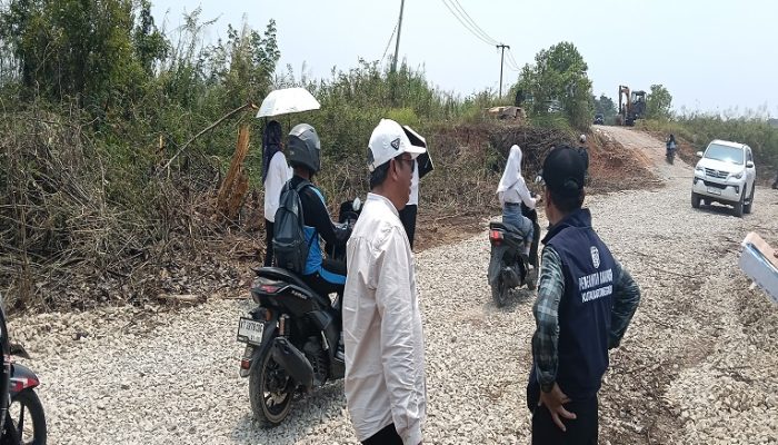 Jalan Putus Akibat Longsor di Muara Muntai, Jalur Alternatif Kini Bisa Dilalui Roda Dua dan Empat