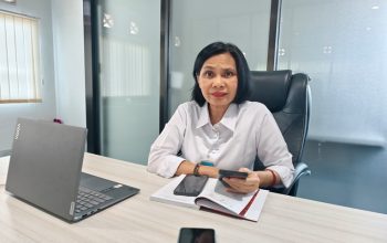 Kepala Dinas Kesehatan Kukar, Ismi Mufiddah saat ditemui di ruang kerjanya Rabu (12/8/2026), (Foto : Andri/dutakaltimnews.com)