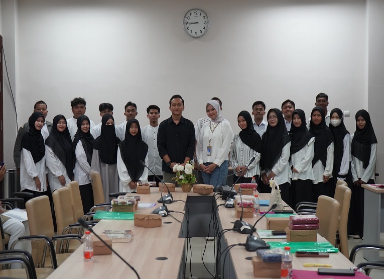 Pendatangan penerima beasiswa tematik terhadap calon mahasiswa yang telah lulus seleksi pada Institut Ilmu Qur'an Jakarta sebanyak 10 orang dan Perquruan Tingqi llmu Al Qur'an jakarta (Dok. Kabag Kesra Kukar)