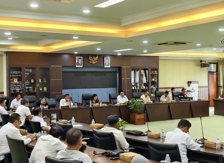 Suasana RDP DPRD Kukar Terkait Persoalan HGU di Kukar (Foto : Andri/dutakaltimnews.com)