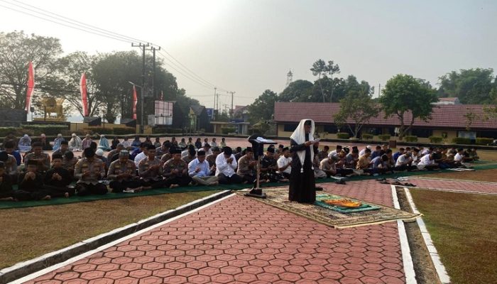 Kemarau Panjang dan Karhutla Melanda, Polres Kukar Gelar Salat Istisqa