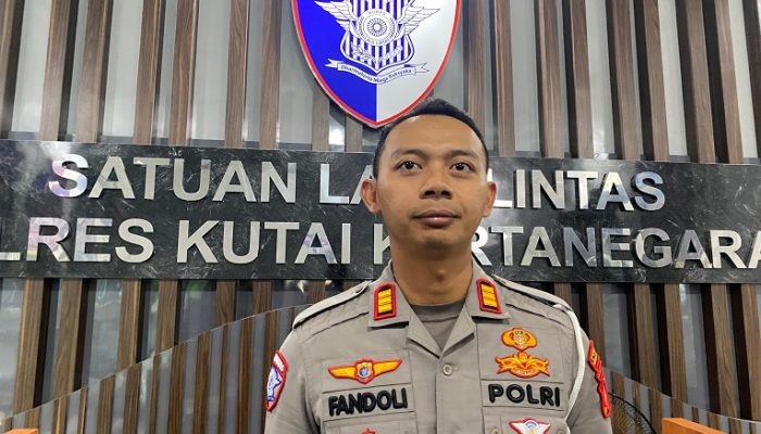 Antisipasi Kebut-kebutan, Satlantas Kukar Sekat Simpang Lembuswana Tiap Akhir Pekan