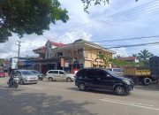 Antrean BBM Mulai Ganggu Jalan, Dishub Kukar Pilih Cari Solusi Ketimbang Blokir Kartu 9 Suasana Antrean BBM di SPBU Timbau. (Irvan/dutakaltimnews.com)