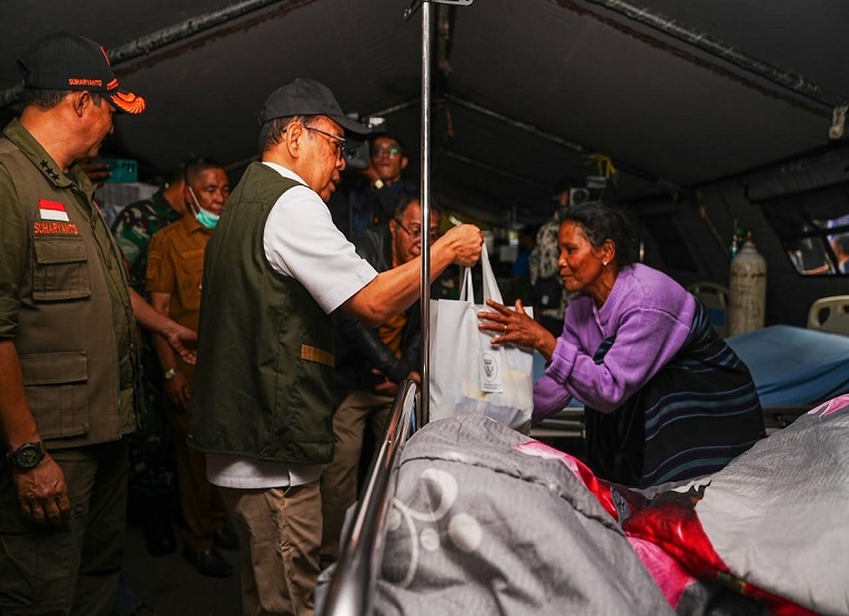 Pemerintah juga terus memperkuat konektivitas untuk mendukung penyaluran bantuan logistik ke sejumlah wilayah terdampak. (Dok: setneg.go.id)