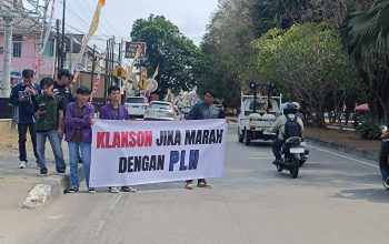 Mahasiswa Desak PLN Evaluasi Pemadaman Listrik Bergilir di Kukar 6 Kegiatan Demo BEM SI Kerakyatan Wilayah Kaltimtara di PLN Tenggarong (Foto : Andri/dutakaltimnews.com)