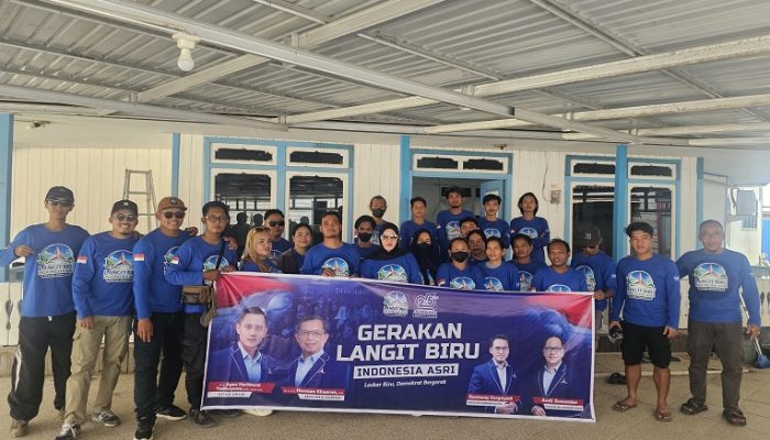 Demokrat Kukar Bergerak, Bersihkan Mushola di Desa Selerong Lewat Gerakan Langit Biru Indonesia Asri