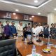 monitoring dan diskusi terkait masalah tumpang tindih status HPL transmigrasi dengan hak masyarakat serta mekanisme pelepasan HPL transmigrasi yang digelar di Ruang Eksekutif Kantor Bupati Kukar. (Irvan/dutakaltimnews.com)
