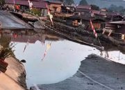 Baru Dua Hari Retak, Jalan Yos Sudarso Jembayan Amblas Total, Kendaraan Tak Bisa Lewat