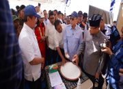 Menteri Kelautan dan Perikanan Sakti Wahyu Trenggono saat mengunjungi K-SIGN bersama Menteri koordinasi Bidang Pangan Zulkifli Hasan. (Dok: kkp.go.id)