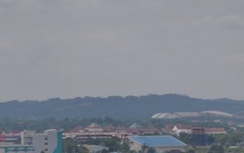 Kabut Mulai Menyelimuti di Kota Tenggarong Dampak Karhutla di Kukar (Dok. Andri/dutakaltimnews.com)