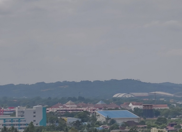 Kabut Mulai Menyelimuti di Kota Tenggarong Dampak Karhutla di Kukar (Dok. Andri/dutakaltimnews.com)