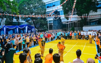 : Sejumlah sivitas Kementerian Komdigi mengikuti lomba balap karung dalam kegiatan Karnaval Komdigi 2026 dalam rangka memperingati HUT ke-81 RI di Kantor Kementerian Komdigi. (Dok: komdigi.go.id)
