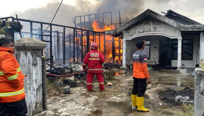 Si Jago Merah Mengamuk di Gang 9 Timbau, 4 Rumah Ludes Terbakar