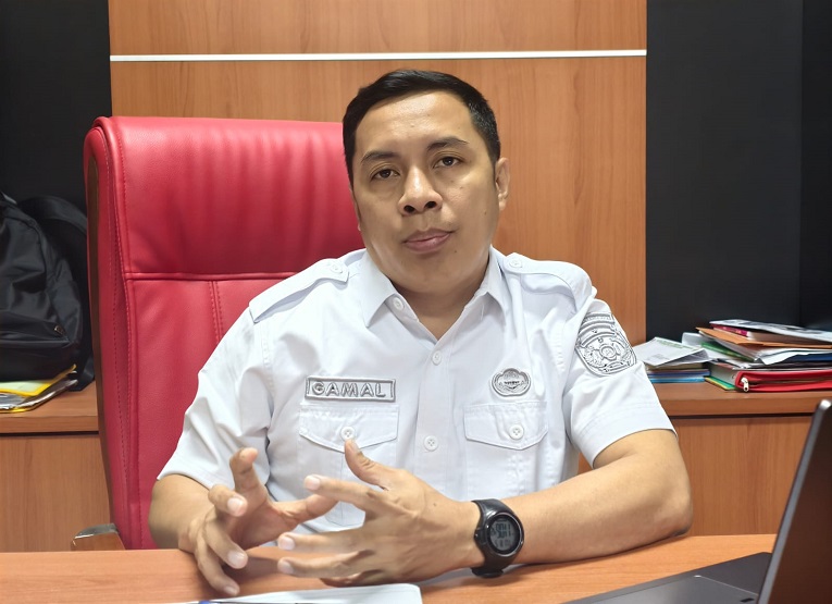 Kepala Bidang Pendidikan SD, Disdikbud Kukar Gamal Abdul Aziz di ruang kerjanya Rabu (5/8/2026), (Foto : Andri/dutakaltimnews.com)