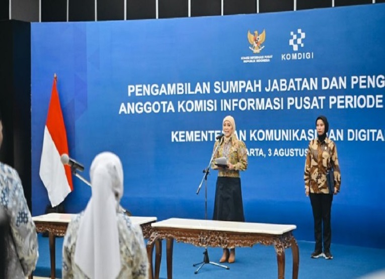 Menkomdigi Meutya Hafid menyampaikan amanat dalam acara Pengambilan Sumpah Jabatan dan Pengukuhan Anggota KIP Periode 2026-2030 di Media Center, Kantor Kementerian Komdigi, Jakarta Pusat. (Dok: komdigi.go.id)