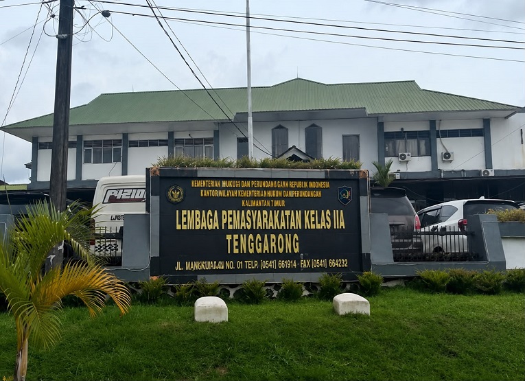 Lembaga Pemasyarakatan (Lapas) Kelas IIA Tenggarong, Kabupaten Kutai Kartanega (Kukar) saat ini mengalami kelebihan kapasitas atau overkapasitas yang cukup signifikan.