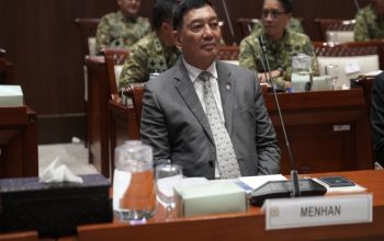Menteri Pertahanan Republik Indonesia (Menhan RI) Sjafrie Sjamsoeddin menghadiri Rapat Kerja (Raker) Komisi I DPR RI. (Dok. Kementerian Pertahanan)