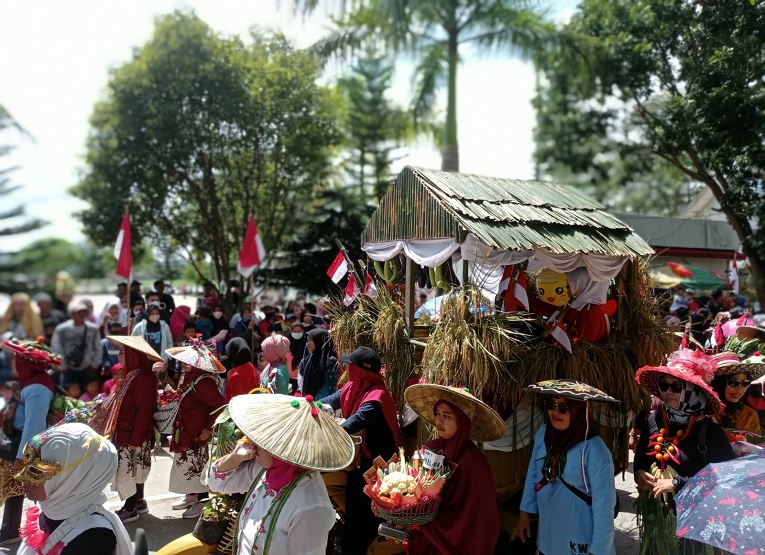 Pawai Pembangunan di Kukar (Dok. Andri/dutakaltimnews.com)