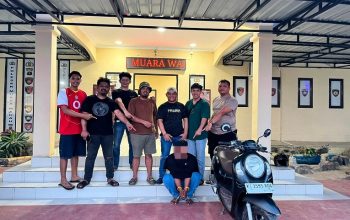 Pelaku Saat di Amankan Petugas Kepolisian. (Dok. Polsek Kenohan)