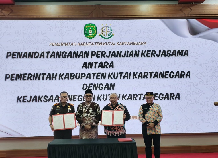 Acara Penandatanganan Fakta Integritas Antara Kejari Kukar dan Pemkab Kukar (Foto : Andri/dutakaltimnews.com)