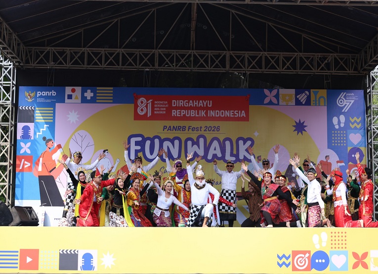 Suasana semarak Fun Walk Kementerian PANRB Tahun 2026, di Jakarta. (Dok. Kementerian Pendayagunaan Aparatur Negara dan Reformasi Birokrasi)