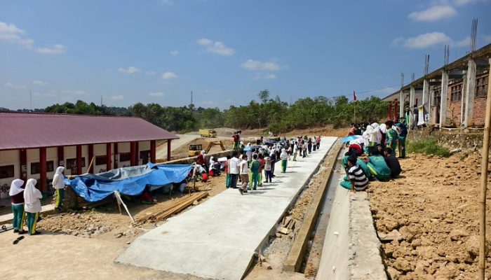 Akhirnya Akses Jalan Menuju SMPN 9 Tenggarong Mulai Dikerjakan