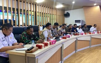 Rapat Koordinasi Tim Terpadu Penanggulan Dampak Kekeringan Serta Pencegahan dan Penanggulangan Kebakaran Hutan dan Lahan di wilayah Kabupaten Kukar, di Command Center Diskominfo Kukar. (Irvan/dutakaltimnews.com