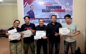 Turnamen Domino PWI Kukar Jadi Ajang Pererat Kekompakan Wartawan 7 Suasana Turnamen Domino Dalam Rangka memeriahkan HUT ke-81 Kemerdekaan Republik Indonesia di Sekretariat PWI Kukar. (Dok.PWI Kukar)