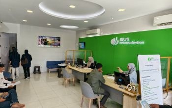 Layanan di Kantor BPJS Ketenagakerjaan Cabang Kutai Kartanegara (Dok. Andri/dutakaltimnews.com)