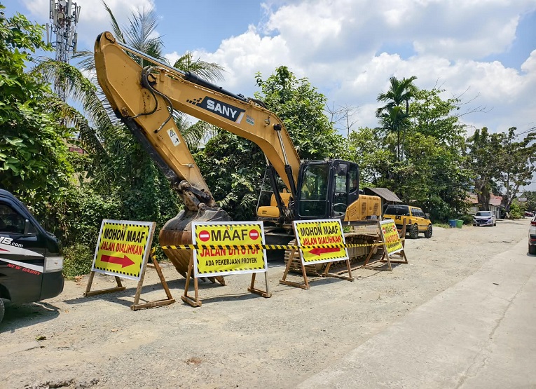 Pengerjaan Jalan Muso Bin Salim, Kelurahan Melayu, Kecamatan Tenggarong (Foto : Andri/dutakaltimnews.com)