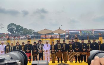 Erau Adat Kutai 2026 Resmi Dibuka, Pemkab Kukar Tegaskan Komitmen Jaga Tradisi dan Budaya Kutai 4 pembukaan Erau Adat Kutai 2026 di Stadion Rondong Demang Tenggarong. (Van/dutakaltimnews.com)