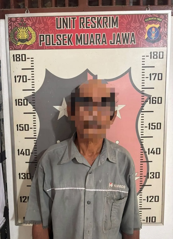 Pelaku Saat di Amankan Petugas Kepolisian. (Dok. Polsek Muara Jawa)