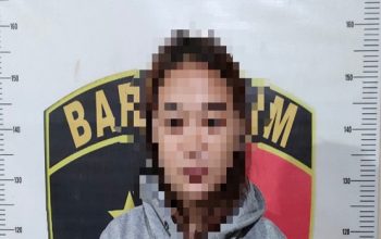 Pelaku Saat di Amankan Petugas Kepolisian. (Dok. Polsek Tenggarong Sebrang)