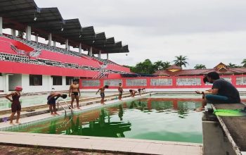 Suasana Atlet Akuatik Latihan di Stadion Rondong Demang Tenggarong. (Dok. Akuatik Kukar)