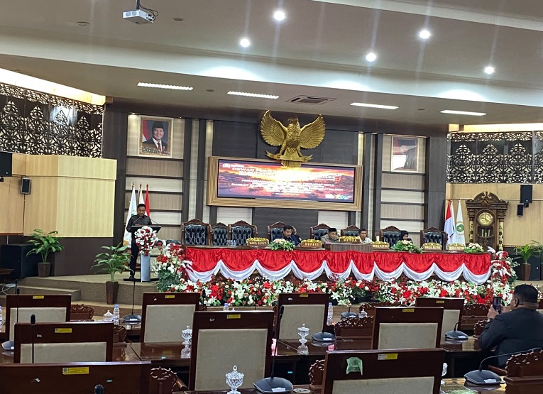 Suasana Rapat Paripurna ke-7, ke-8 dan ke-9 Masa Sidang I DPRD Kukar di Ruang Sidang Utama DPRD Kukar. (Van/dutakaltimnews.com)