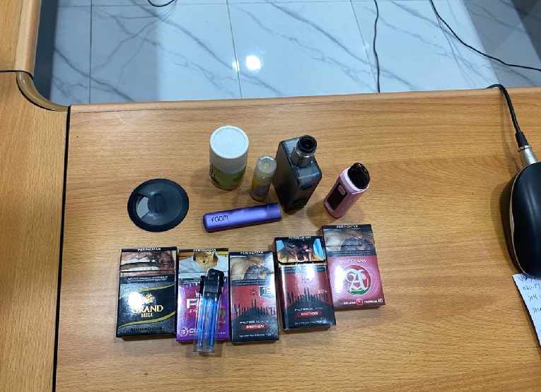 Barang-Barang Milik Pelajar Yang di Sita Petugas. (Irvan/dutakaltimnews.com)