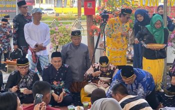 Ribuan Warga Padati Beseprah Erau Kutai 2026, Ketua DPRD: Tradisi Berbagi Harus Dilestarikan 3 beseprah erau 2026