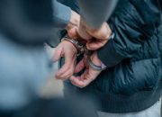 Diduga Setubuhi Adik Ipar Berulang Kali, Pria di Loa Kulu di Ringkus Polisi 11 Ilustrasi Polisi mengamankan pelaku kriminal. (Dok. Istock)