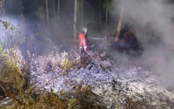 Tim Gabungan Usai Memadamkan Api di Kota Bangun Seberang (Dok. Kecamatan Kota Bangun)