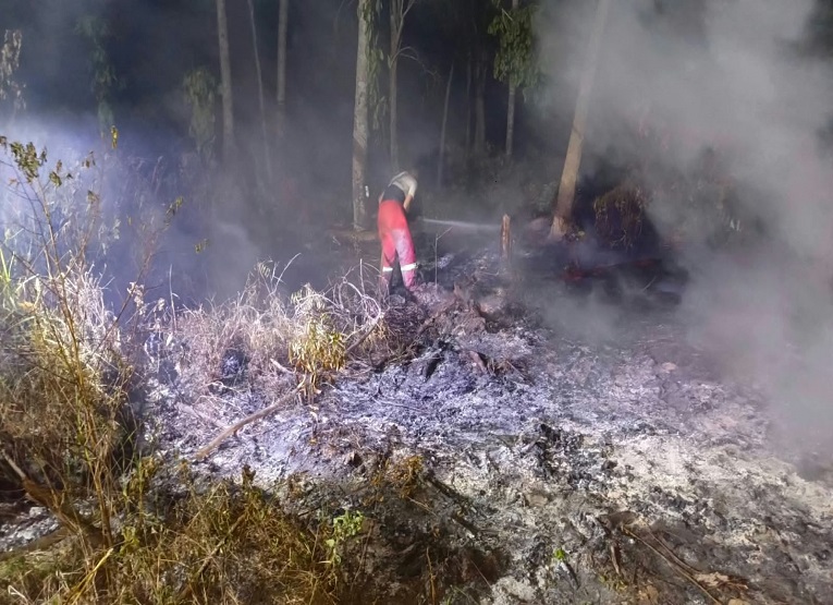 Tim Gabungan Usai Memadamkan Api di Kota Bangun Seberang (Dok. Kecamatan Kota Bangun)