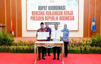 Menteri Sosial Saifullah Yusuf (Gus Ipul) bersama Wakil Menteri Sosial Agus Jabo Priyono mengajak seluruh lapisan masyarakat, pilar sosial, TNI-Polri dan pemerintah daerah di Sulawesi Selatan (Sulsel). (Dok. Kementerian Sosial)