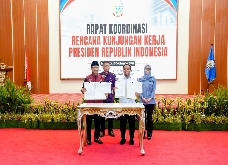 Menteri Sosial Saifullah Yusuf (Gus Ipul) bersama Wakil Menteri Sosial Agus Jabo Priyono mengajak seluruh lapisan masyarakat, pilar sosial, TNI-Polri dan pemerintah daerah di Sulawesi Selatan (Sulsel). (Dok. Kementerian Sosial)