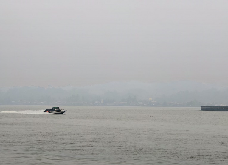 Lalulintas di Perairan Sungai Mahakam Tenggarong (Foto : Andri/dutakaltimnews.com)