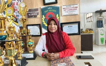 Kepala SMPN 9 Tenggarong, Siti Setijawati (Dok. Andri/dutakaltimnews.com)
