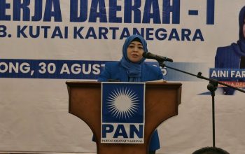 PAN Kukar Target Isi Kursi Kosong dan Tambah Perolehan Kursi pada Pemilu 2029 2 Ketua DPD Partai Amanat Nasional (PAN) Kabupaten Kutai Kartanegara (Kukar) Hj. Aini Faridah (Dok. Andri/dutakaltimnews.com)