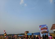 Kopdar Layang-Layang Bukit Biru Meriah, 300–400 Layangan Hiasi Langit Tenggarong