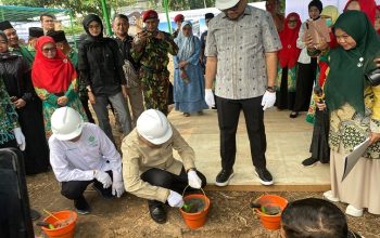 Peletakan Batu Pertama Pembangunan Klinik Utama PKU Muhammadiyah Kutai Kartanegara Bertempat di Jl. Udang Kel. Timbau Kec. Tenggarong. (Van/dutakaltimnews.com)