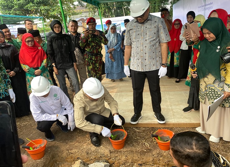 Peletakan Batu Pertama Pembangunan Klinik Utama PKU Muhammadiyah Kutai Kartanegara Bertempat di Jl. Udang Kel. Timbau Kec. Tenggarong. (Van/dutakaltimnews.com)